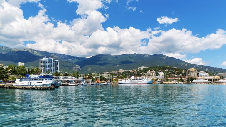 Хуснуллин: строительство 400 из 500 планируемых объектов в Крыму уже начато