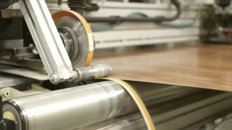 Замглавы Setl Group: решать проблему импортозамещения нужно с замены иностранного сырья