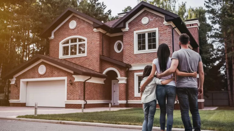 Банк ВТБ распространил льготную ипотеку на строительство частных домов с привлечением подрядчиков