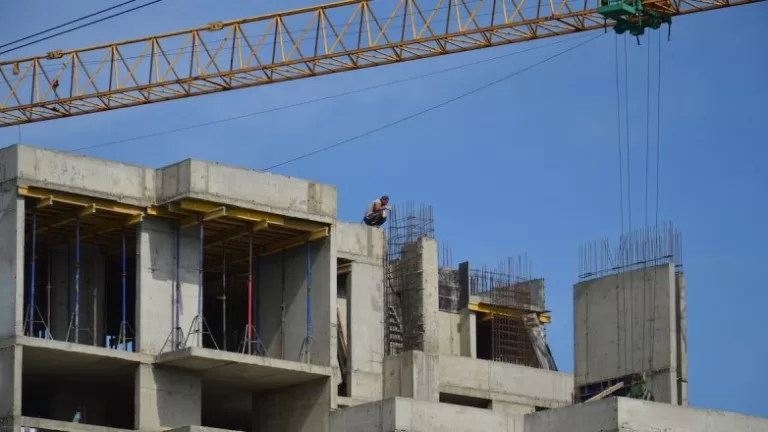 Хуснуллина попросили снизить кредиты для застройщиков на старте работы в новых регионах до 2 %