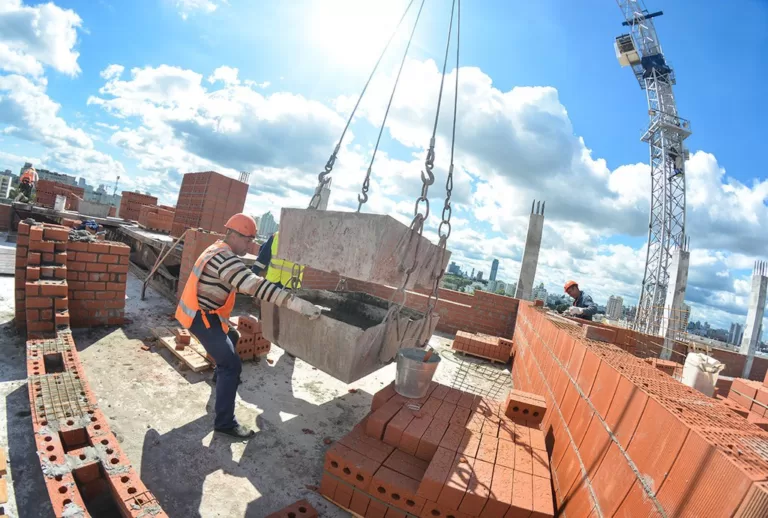 В России выдали в два раза меньше разрешений на строительство, чем в прошлом году