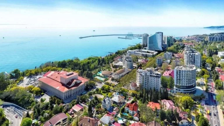 В Сочи в продаже больше 250 объектов жилой элитной недвижимости дороже 100 млн рублей