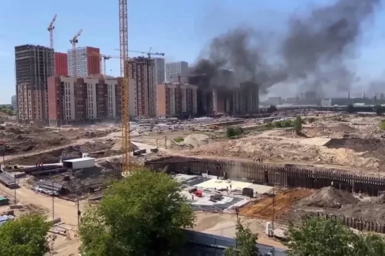 На стройке ЖК девелопера ПИК произошел очередной пожар
