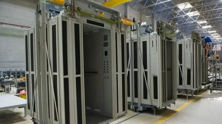 В рамках программы фонда капитального ремонта Щербинский лифтостроительный завод (входит в группу ДОМ.РФ) заменит на Урале каждый пятый лифт