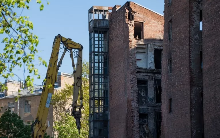 В Санкт-Петербурге продолжается скандал вокруг сноса дома Басевича