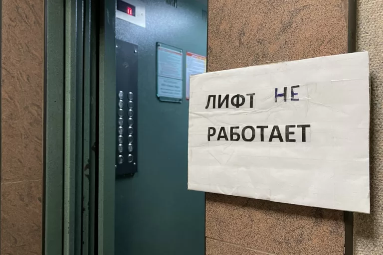 В российских регионах складывается рискованная ситуация с заменой лифтов