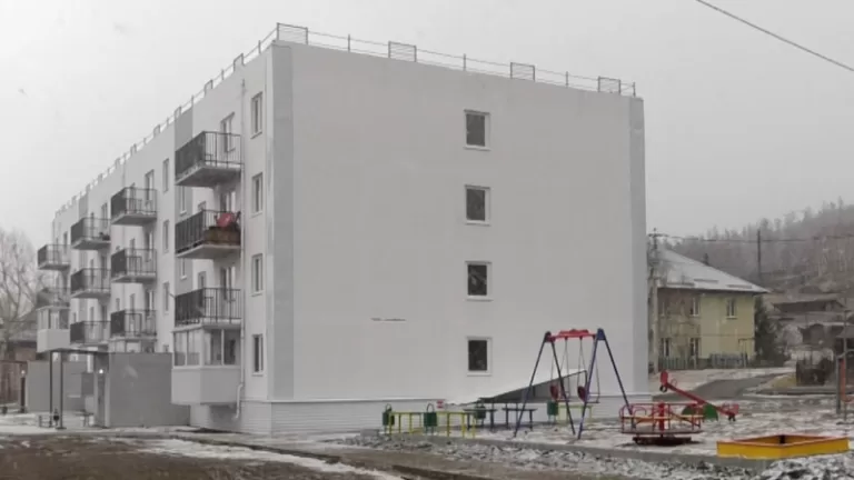 В Хакасии переселенцы из аварийного жилья возмутились качеством предоставленной им новостройки