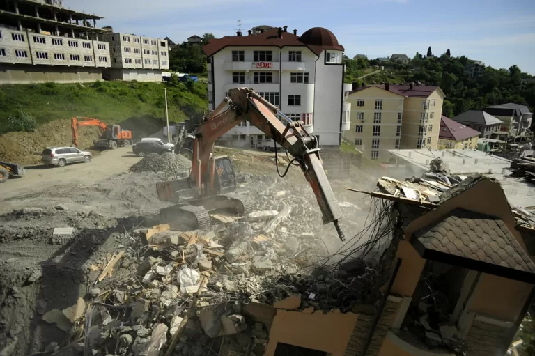 Многоэтажка вместо частного дома: в Сочи продолжают находить самострои