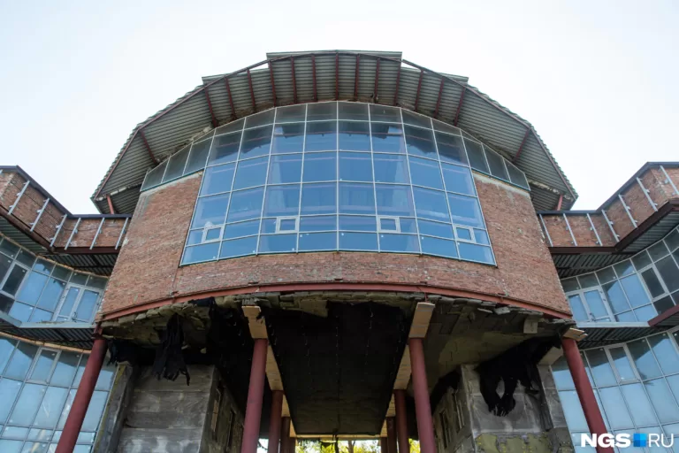 Вместо «самого экологичного» магазина — самый скандальный долгострой