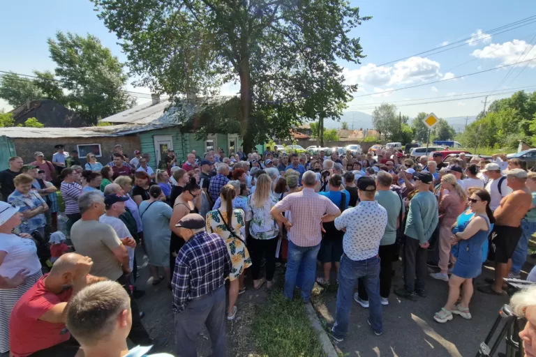 Скандал с КРТ в Красноярске: собственники утверждают, что им предлагают «смешные деньги» за их участки и дома