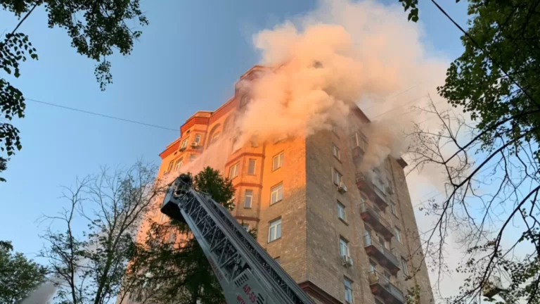 В Казахстане застройщик ЖК, в котором произошел пожар, подарит квартиру семье погибшей и за свой счет восстановит дом