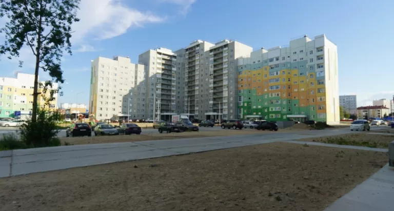 В Нижневартовске затопило кипятком новостройку: жители обвиняют в ЧП скандального застройщика