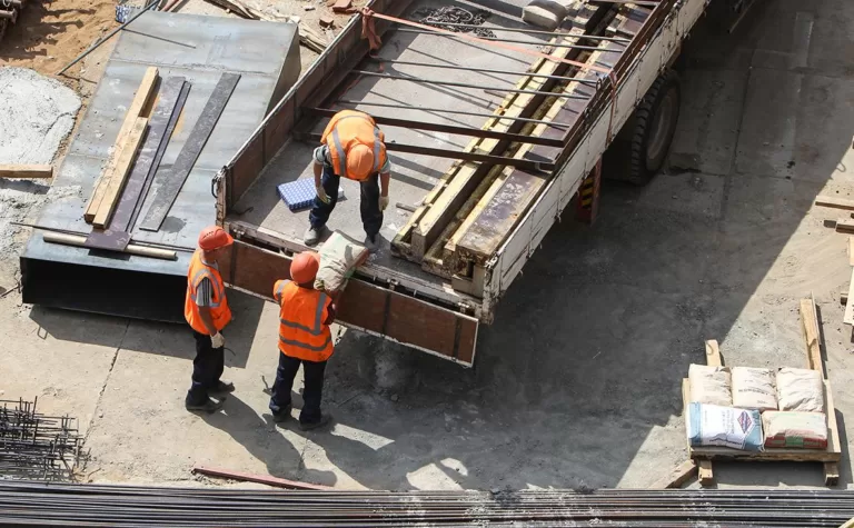 Минстрой: повышение курса доллара и евро повлияет на стоимость стройматериалов