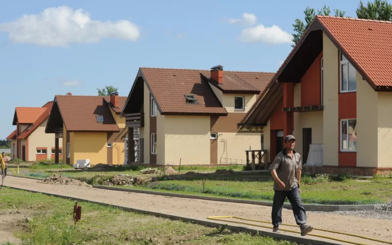 Эксперты рассказали, поднимется ли ипотечная ставка по сельской ипотеке для тех, кто уже взял займ