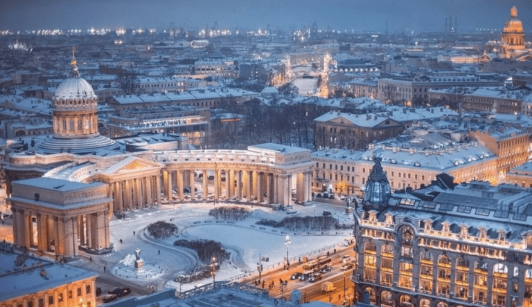 В Санкт-Петербурге сокращается число девелоперов, а в Ленобласти растет