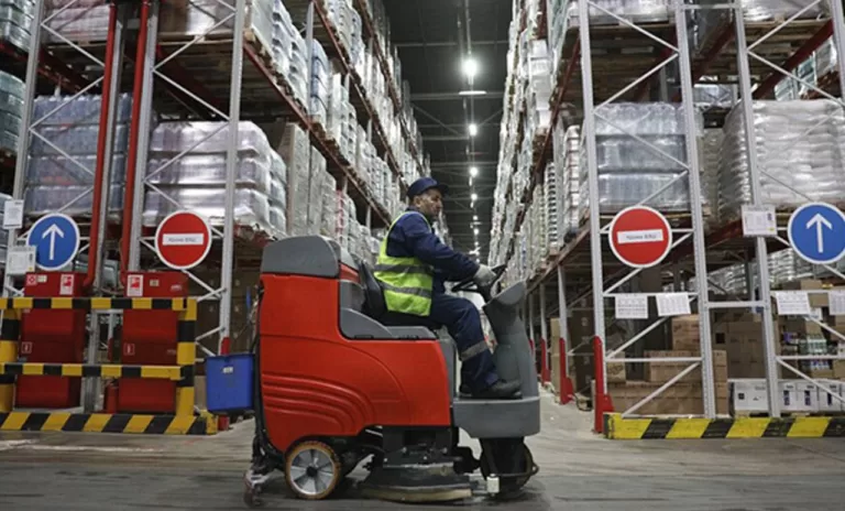 Застройщиков складов в Подмосковье обяжут строить жилье для работников-мигрантов