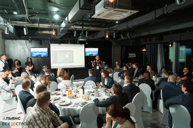 Виртуальный «аватар» и робот-отделочник: девелоперы поделились опытом внедрения ИИ и роботизации на встрече «без галстуков» портала Всеостройке.рф