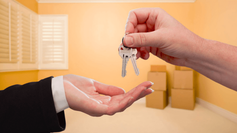 Съемные квартиры в России подорожали из-за ипотечников и вернувшихся на родину релокантов