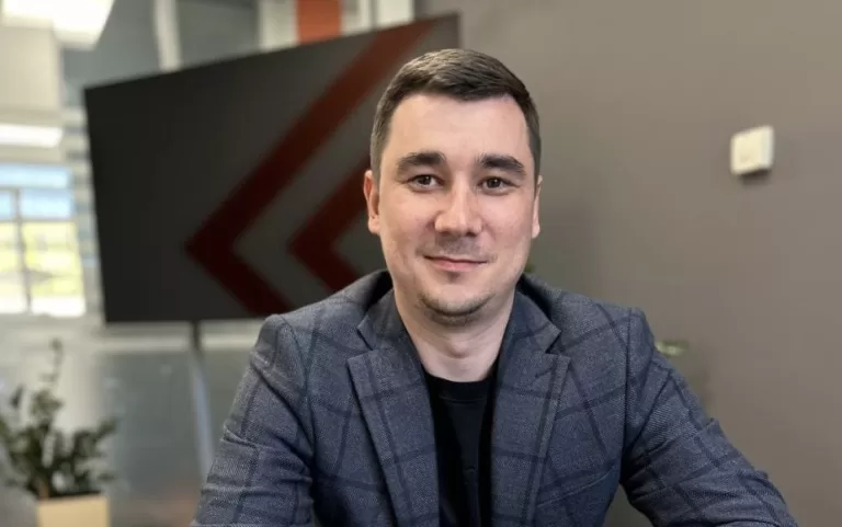 Алексей Петров, директор по развитию Гуд Программ: «Мы изучаем возможности использования искусственного интеллекта для улучшения наших продуктов. Уже к третьему кварталу мы планируем предложить несколько инициатив по AI-функционалу»