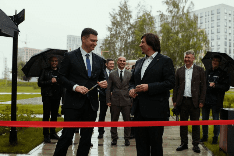 Велодорожки, воркаут-зоны, догхаб и центральная площадь: «Страна Девелопмент» передала Тюмени новаторский сквер