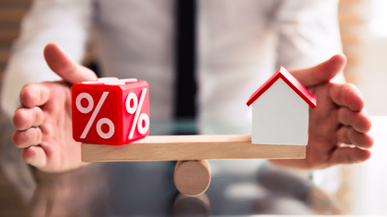 Отказ от страховки, погашение задолженности и консульские работники: какие законы вступили в силу с 1 июля