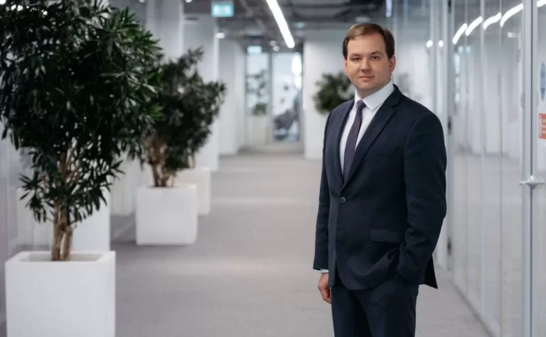 Директор по цифровизации жилищной сферы ДOМ.PФ, и.о. гендиректора «Цифровые технологии» Александр Лукьянов сообщил нам, что портал строим.дом.рф станет цифровой базой для реализации механизма эскроу на ИЖС