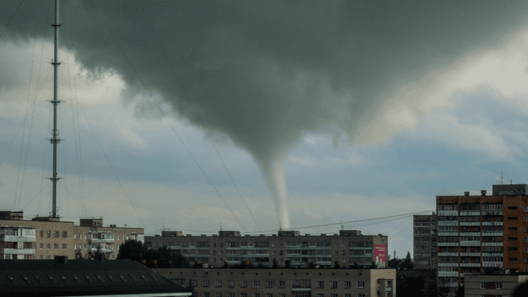 Новые ЖК обвинили в возникновении смерчей