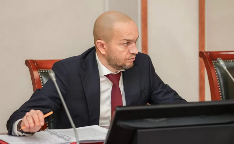 Силовики провели обыски в минстрое Чувашии