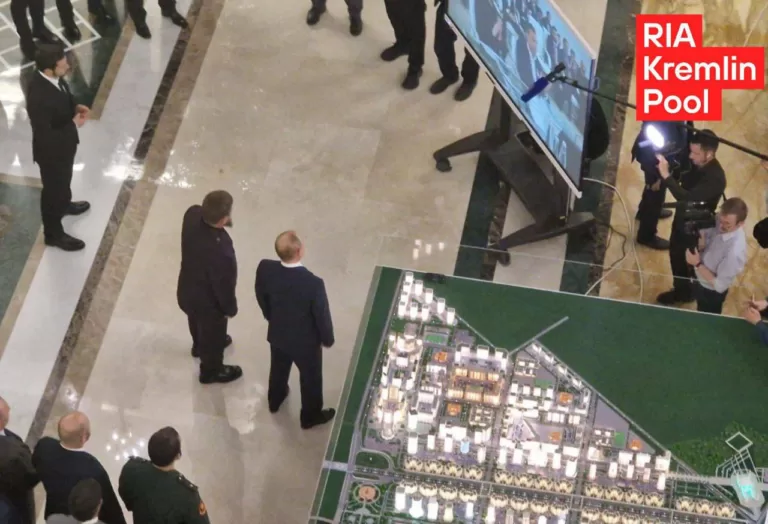 Кадыров показал Путину проект самого большого микрорайона в Грозном, который назван в честь президента