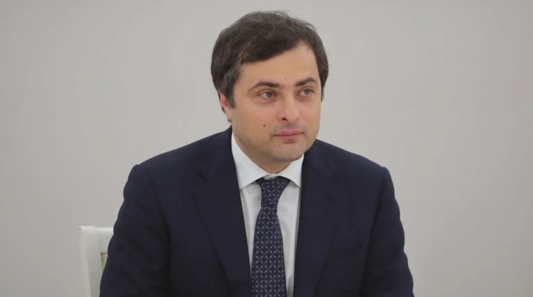 Домик на Волге и коттедж в Подмосковье: где живет Владислав Сурков