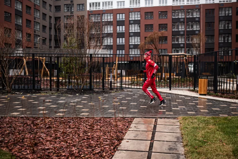 Бежим вместе с олимпийским чемпионом: девелопер ЭНКО запустил общегородской забег в Тюмени