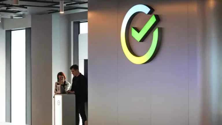 Сбер увеличил ставки по рыночным программам ипотеки с сегодняшнего дня —на 0,9 процентных пункта