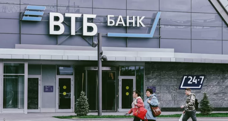 В ВТБ заметили, что всё больше россиян отказываются от покупки недвижимости в пользу депозитов.