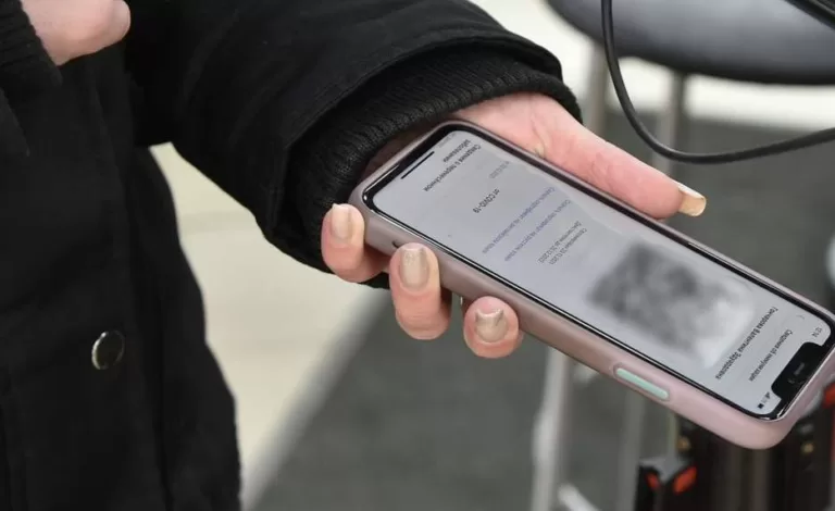 В России начали рассылать поддельные квитанции ЖКХ с фейковым QR-кодом. После оплаты люди теряют деньги, доступ к банковским приложениям и «Госуслугам»