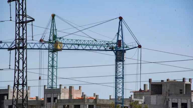 В Крыму с 2025 года введут повышенные налоговые ставки для владельцев долгостроев на период окончания строительства — и.о. министерства жилищной политики и госстройнадзора республики Никита Тарасов