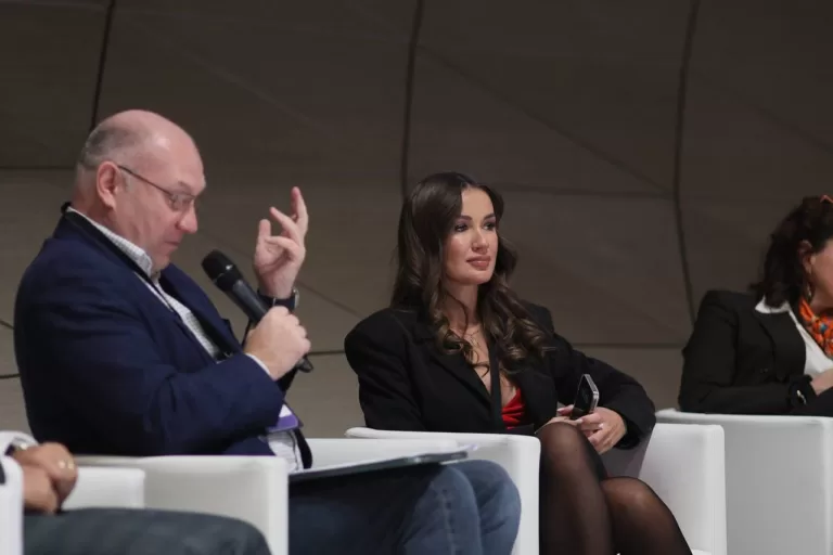 Директор Всеостройке.рф и президент Ассоциации «Альянс девелоперов по разработке и внедрению ИИ» Светлана Опрышко сегодня выступила на панельной дискуссии «Импортозамещение в ИТ: успешный опыт, новые возможности и перспективы развития»