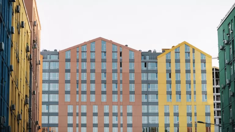 Как построить многоквартирный дом на участке ИЖС