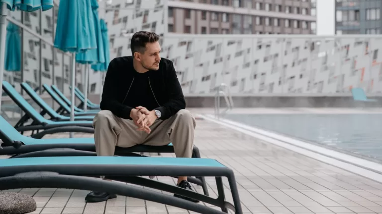 Купил «серую коробку» и пришлось жить в гостинице. Недвижимость Милоша Биковича