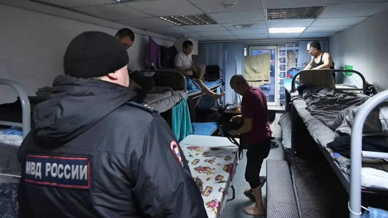 С 5 марта Полиция в РФ получит право свободно заходить в квартиры и иные помещения, в которых проживают мигранты