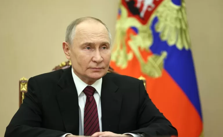 Президент России поручил поддержать регионы при использовании ИИ в госуправлении