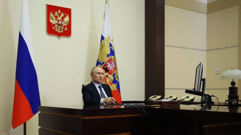 Путин поручил правительству и ЦБ до 15 июля 2025 года обеспечить создание финансового инструмента для семейных сбережений