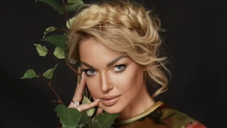 Дворец и 22 квартиры в Астрахани: где живет и чем владеет Анастасия Волочкова