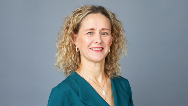 Бизи-борды, мини-огороды, спортивные площадки: какой должна быть уличная инфраструктура детских садов и школ