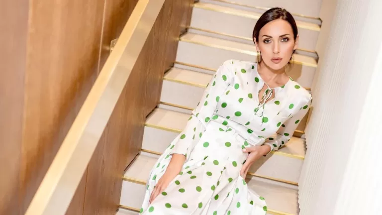 Имение в Крыму, конюшня и дворец на Рублевке: какую недвижимость делит Алсу с бывшим мужем?