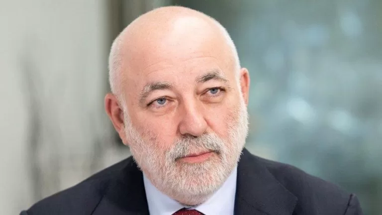 Там жил Муссолини и писал картины Черчилль: чем владеет Виктор Вексельберг за границей