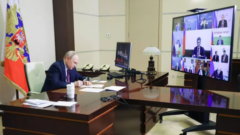 Путин поручил правительству в течение месяца подготовить меры поддержки  жилищного строительства по итогам заседания президиума Госсовета РФ