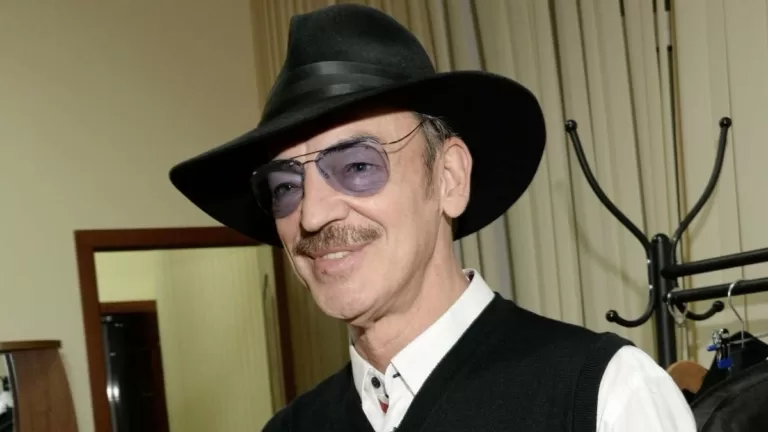 Квартира на Мойке и дача-терем в Ленобласти: где живет Михаил Боярский