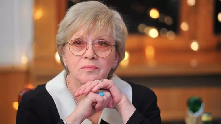 Историческая квартира на Рубинштейна и домик в Комарово: где живет и отдыхает актриса Алиса Фрейндлих