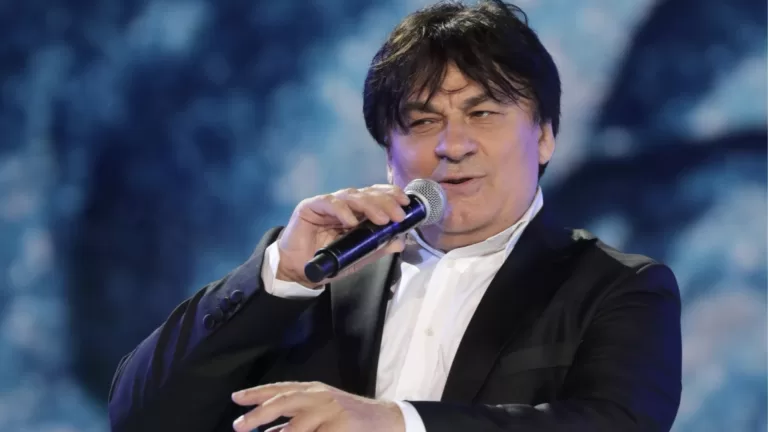 От квартиры у Серебряного Бора до собственного замка: где живёт Александр Серов