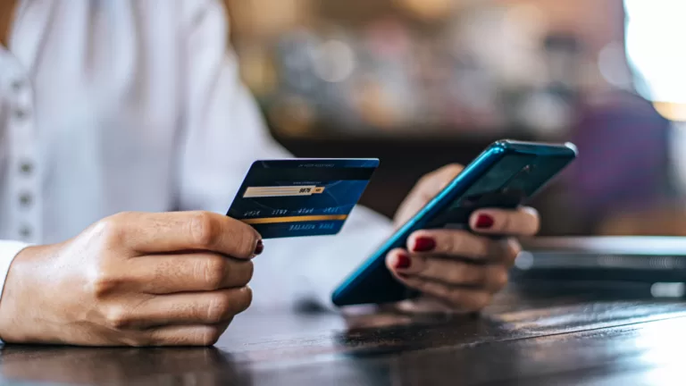 В каких банках можно получить кешбэк за оплату коммунальных услуг в 2025 году